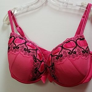 Deep plunge underwire bra